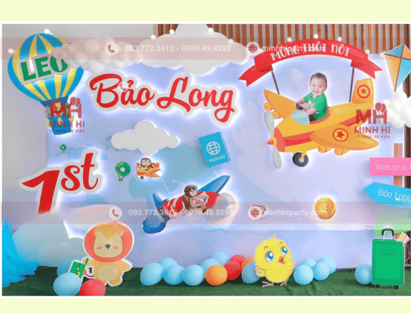 Trang trí backdrop sinh nhật cho bé trai Bảo Long chủ đề bầu trời