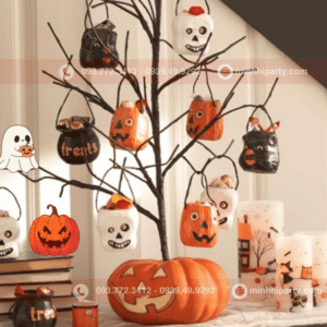 Trang trí halloween đơn giản bằng giấy cho lớp học