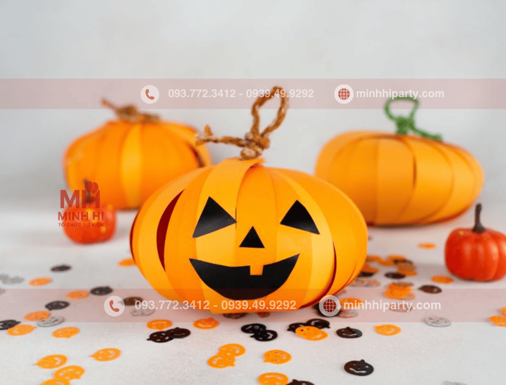 Trang trí halloween bằng giấy màu với quả bí ngô