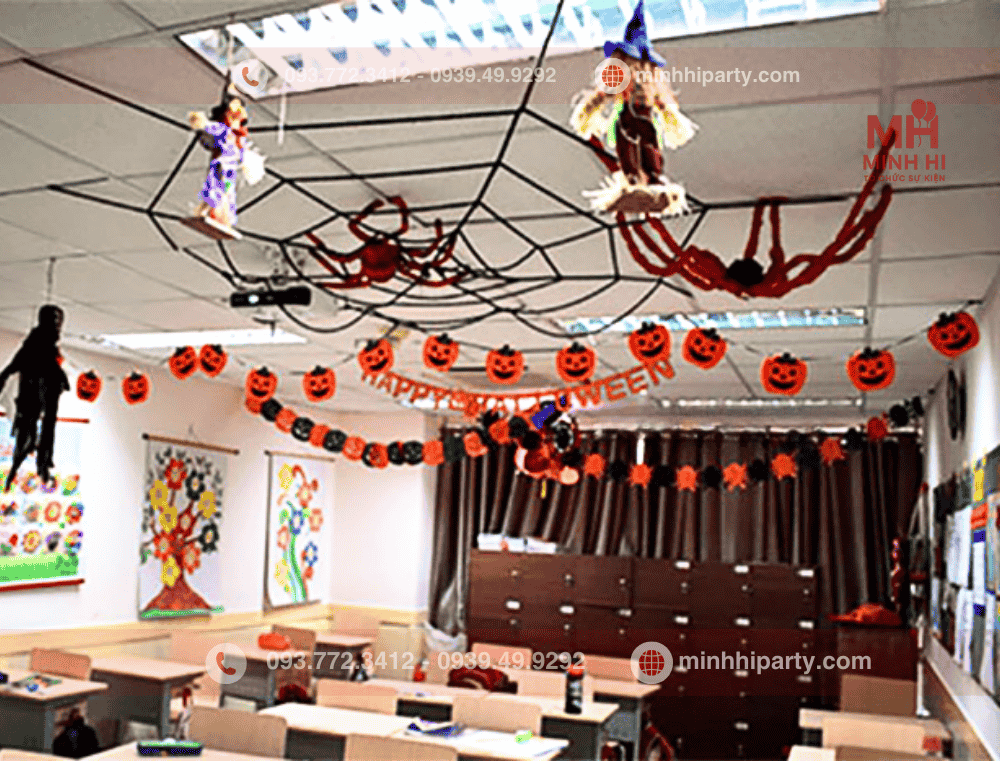 cách trang trí Halloween đơn giản với Mạng nhện giả trang trí Halloween cho trần nhà