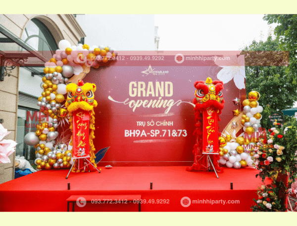 Mẫu trang trí backdrop khai trương cùng sân khấu và múa lân do Minh Hi Party cung cấp