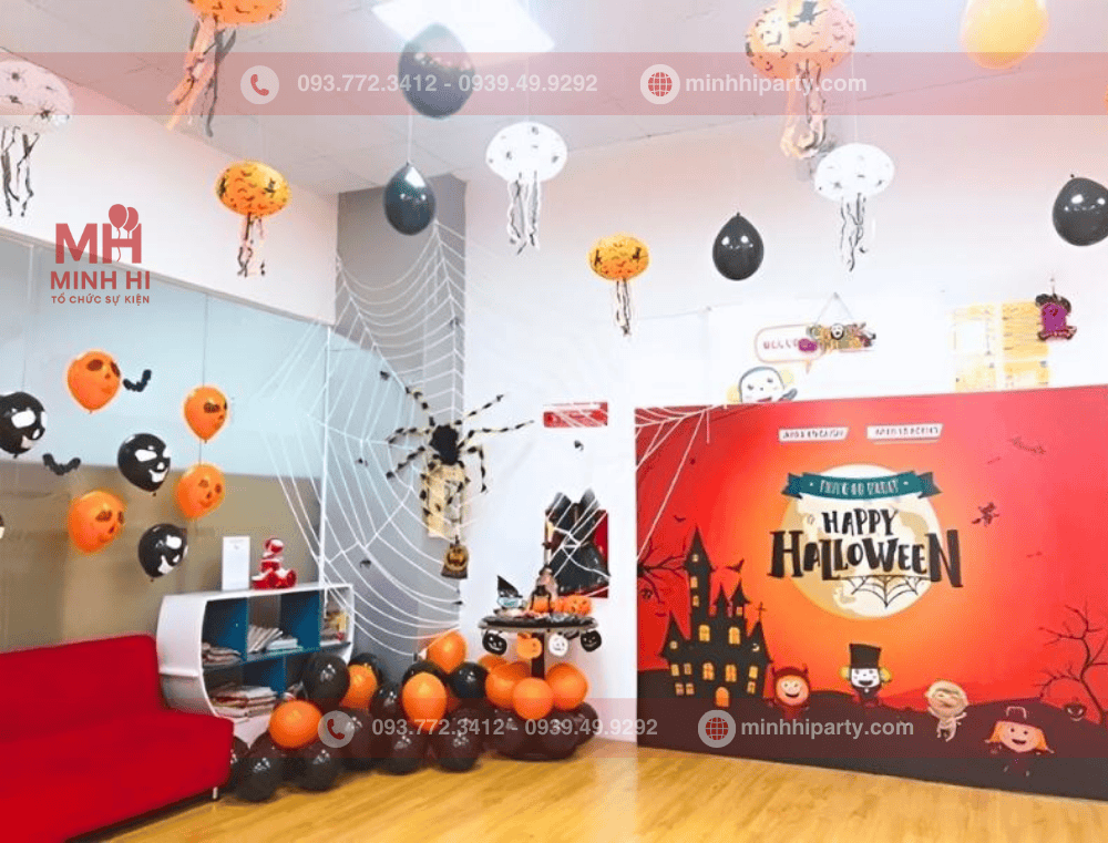 Ý tưởng trang trí halloween cho lớp học với vật liệu đơn giản