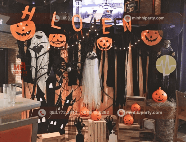 Trang trí tiểu cảnh halloween cho quán cafee