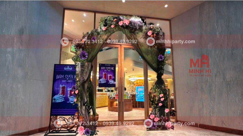 demo du an trang tri halloween cho quan ca phe phuc long 2 trang trí sự kiện halloween cho khu vực cổng chính