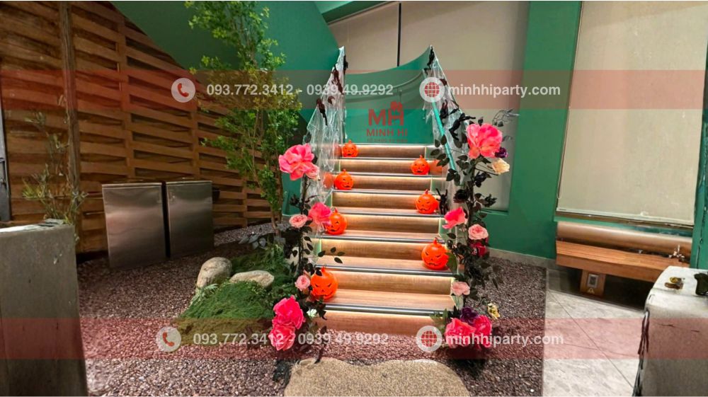 trang tri halloween cho caffe phuc long trang trí halloween cho cầu thang