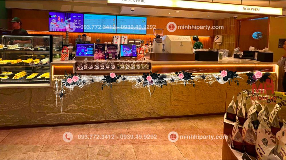 trang tri halloween cho khu vuc quay bar quan cafe phuc long Decor Halloween cho quầy bar quán cà phê