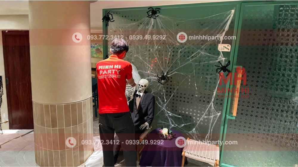 trang tri halloween cho quan ca phe phuc long 3 Trang trí tiểu cảnh halloween cho quán cà phê với Minh Hi Party