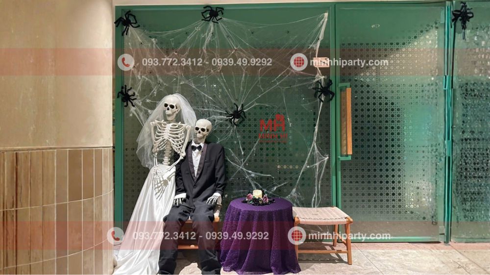 trang tri halloween cho quan caffe phuc long 4 Mẫu trang trí halloween với tiểu cảnh đám cưới kẹ