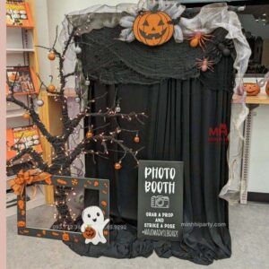 Trang trí tiểu cảnh Halloween cho văn phòng công ty