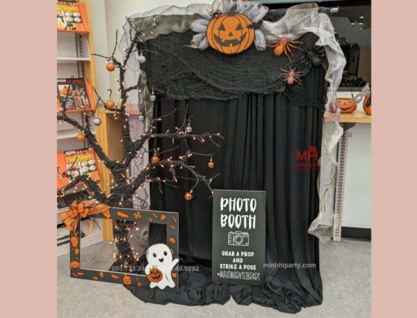 Trang trí tiểu cảnh Halloween cho văn phòng công ty