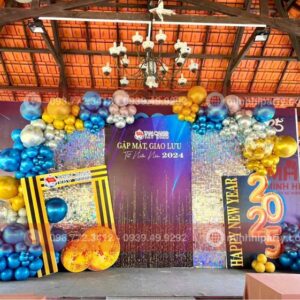 trang tri san khau tiec tat nien minh hi party 2 Trang trí sân khấu sự kiện tất niên phong cách sang trọng