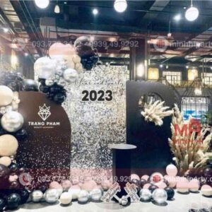 trang tri tiec tat nien cho cong ty 1 Decor tất niên cho công ty chủ đề sáng tạo