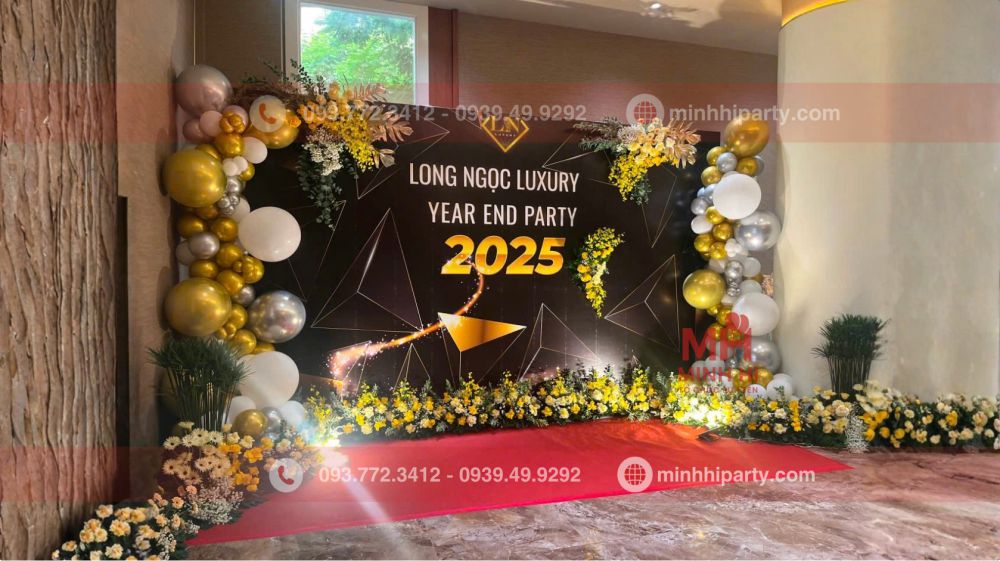 trang tri tiec tat nien cho cong ty 2 trang trí backdrop tất niên sang trọng kết hợp hoa tươi