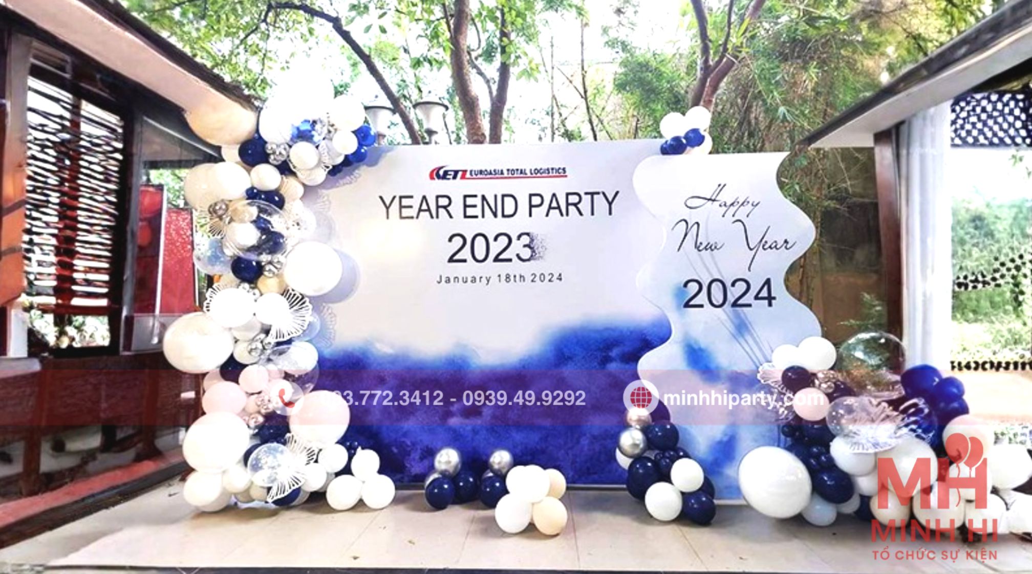 trang trí tất niên trọn gói với concept xanh trắng