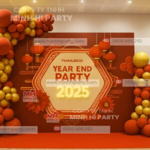 mau backdrop tat nien trang tri bong bong tone do vang chuyen nghiep Backdrop tất niên 2025 trang trí bong bóng tone đỏ vàng chuyên nghiệp