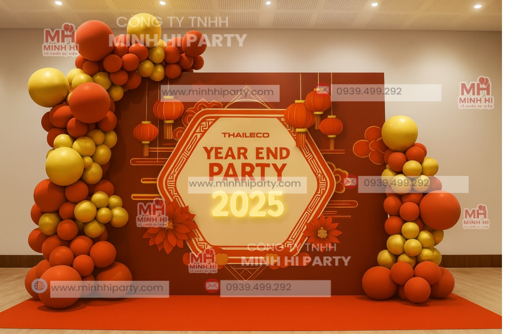 mau backdrop tat nien trang tri bong bong tone do vang chuyen nghiep Backdrop tất niên 2025 trang trí bong bóng tone đỏ vàng chuyên nghiệp