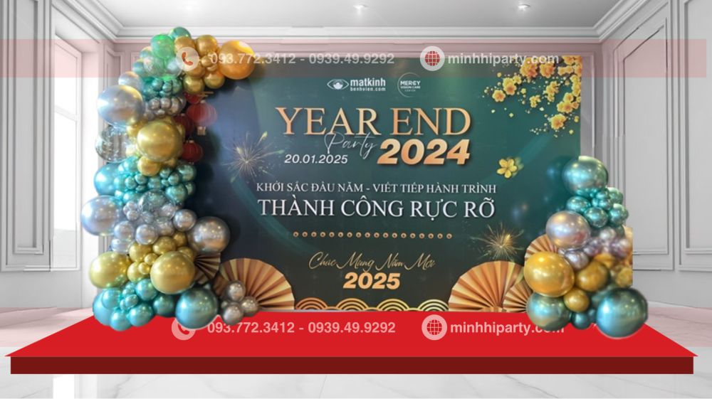 Mẫu trang trí year end party đơn giản cho phòng tiệc