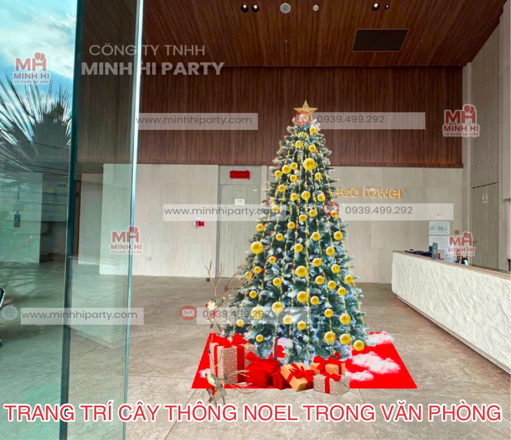 minhhiparty trang tri cay thong noel trong phong lam viec Decor giáng sinh văn phòng với cây thông Noel