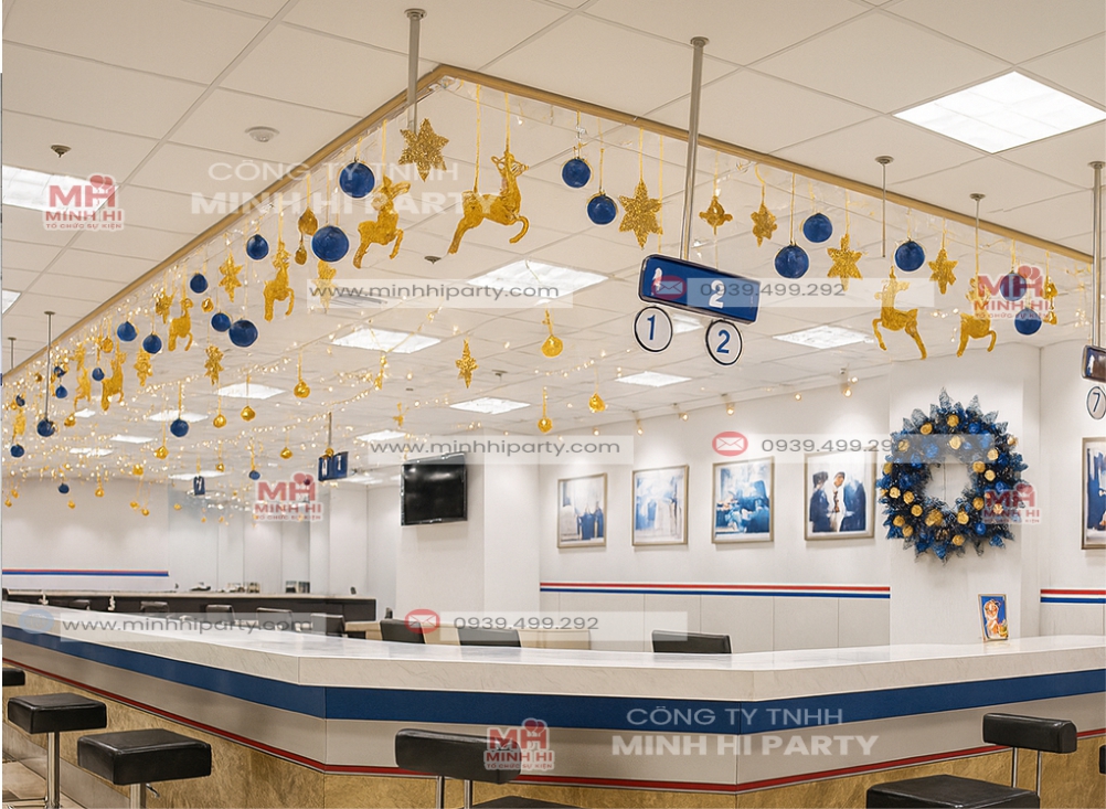 minhhiparty trang tri noel treo day sao tren tran van phong cong ty Minh Hi Party gợi ý trang trí Noel treo dây sao kết hợp đèn LED