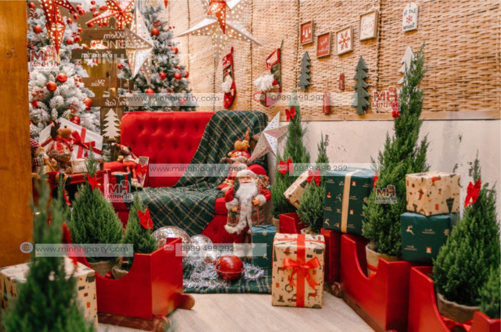 tieu canh noel 2025 quan ca phe chu de ong gia noel va rung thong Tiểu cảnh Noel 2025 tại quán cà phê chủ đề ông già Noel và rừng thông