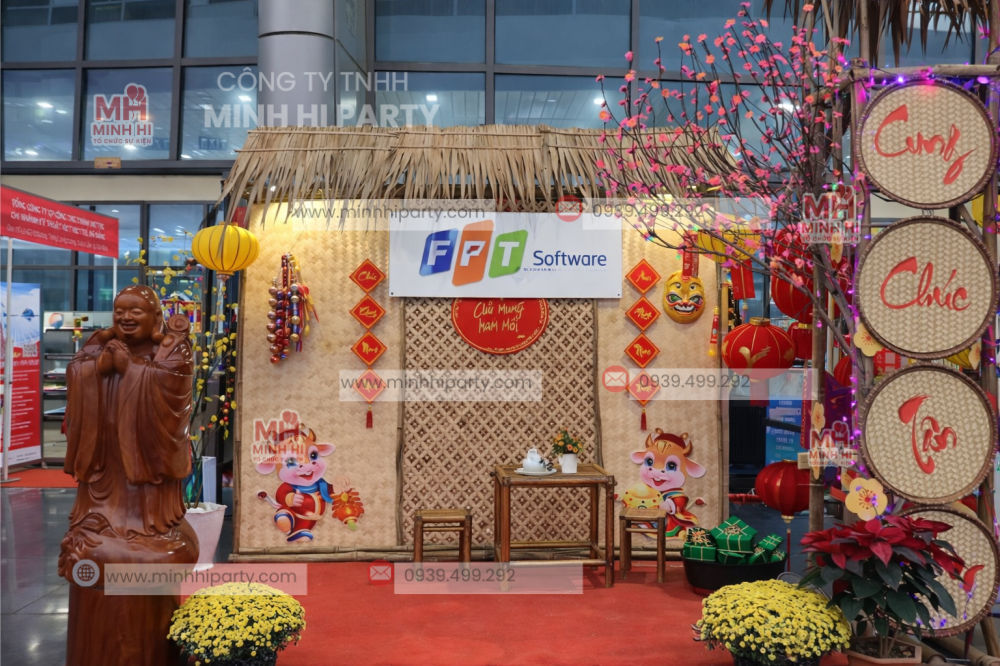 Mẫu backdrop trang trí tết 2026 phong cách thương hiệu hoá
