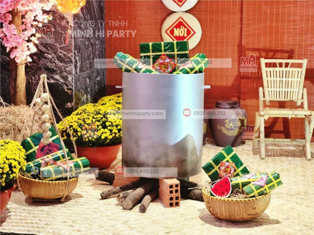hinh anh noi banh tet bo quang ganh tre duoc minh hi party su dung trang tri tieu canh tet Hình ảnh các phụ kiện trang trí tết xưa như nồi bánh tét, quang gánh, bàn ghế tre