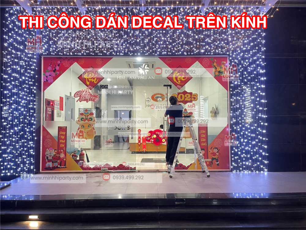 Minh Hi Party đơn vị chuyên thi công dán decal trên cửa kính trang trí tết