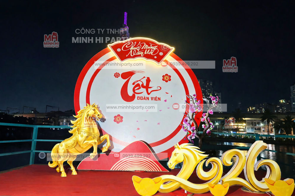 Tiểu cảnh trang trí background tết 2026 ngoài trời