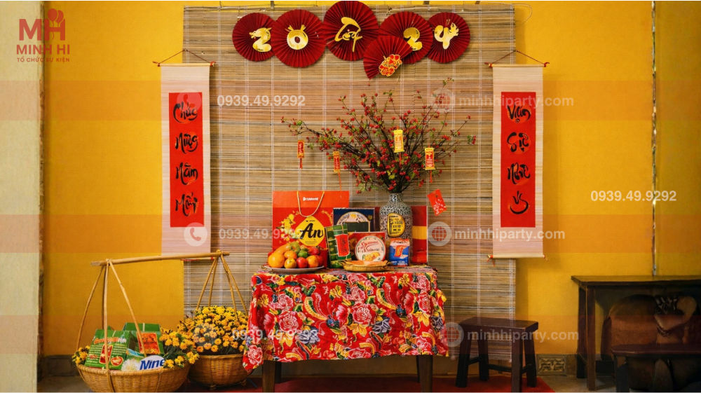 Trang trí tết Bính Ngọ cho chưng cư nhỏ với khu vực bàn thờ