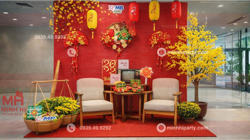 Trang trí tết 2026 cho phòng khách chung cư với không gian nhỏ