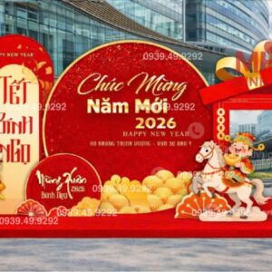 Trang trí tết 2026 cho showroom với mẫu tiểu cảnh thiết kế hiện đại