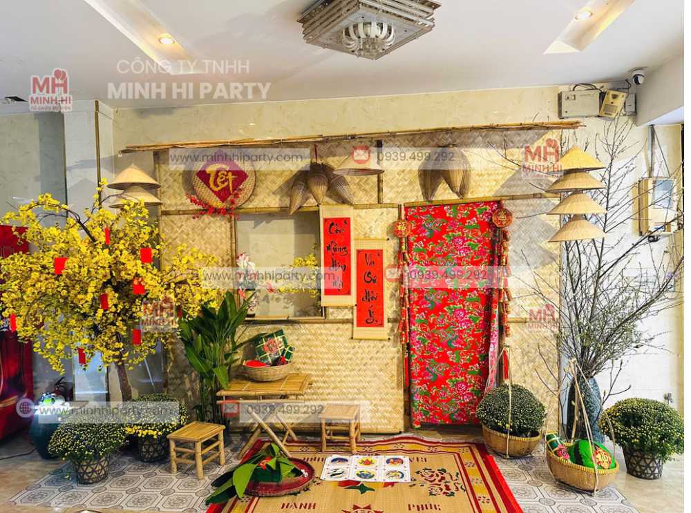 trang tri tieu canh tet xua voi mai dao truyen thong Trang trí tiểu cảnh tết xưa với mai đào truyền thống cho khách sạn Quận 1 do Minh Hi Party thực hiện