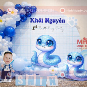 Backdrop thôi nôi bé trai tuổi rắn đẹp phong cách dễ thương - chibi