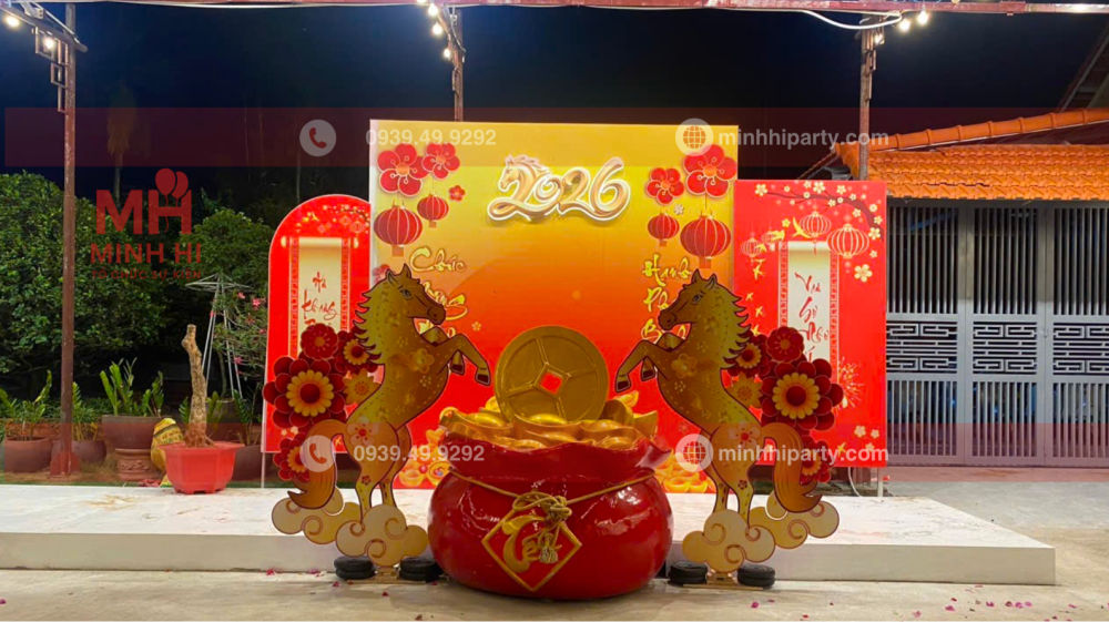 Mô hình Linh Vật ngựa 2026 kết hợp tiểu cảnh tết tạo điểm nhấn