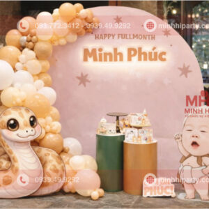 Trang trí bcakdrop thôi nôi cho bé trai tại nhà theo phong cách phong thuỷ truyền thống chủ đề tuổi Rắn