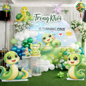 Decor thôi nôi bé tuổi rắn phong cách phim hoạt hình