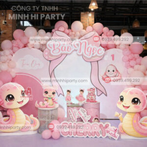 Mẫu trang trí thôi nôi bé tuổi Tỵ phong cách sang trọng