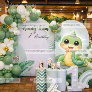 Trang trí thôi nôi bé tuổi Tỵ tone xanh ngọc