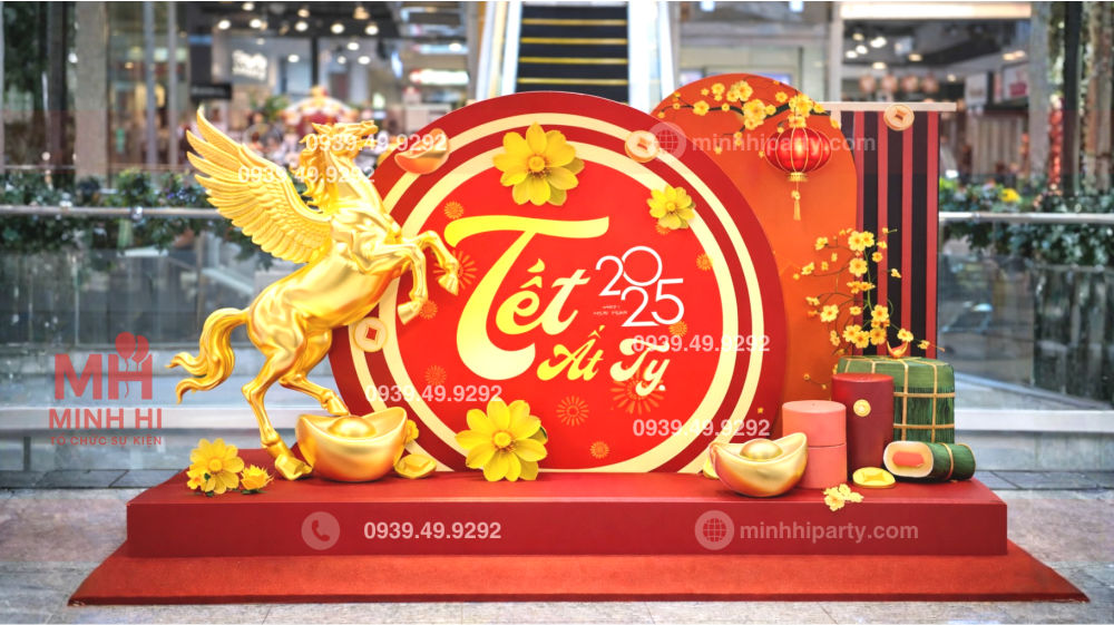 Trang trí tiểu cảnh tết 2026 với linh vật Bính Ngọ thiết kế mạnh mẽ đẹp mắt