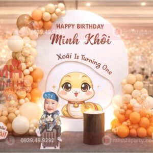 Mẫu decor thôi nôi bé trai tuổi rắn tại nhà đơn giản cho bé Minh Khôi