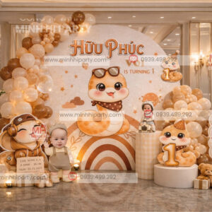 Mẫu backdrop thôi nôi bé tuỏi rắn hoạt hình kết hợp bong bay