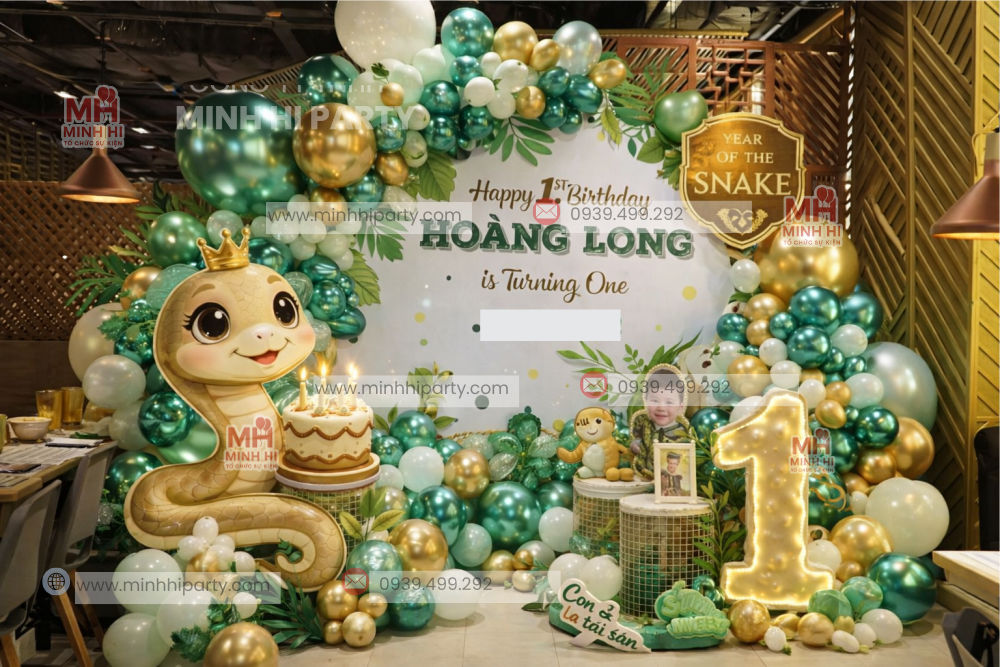 Trang trí thôi nôi bé tuổi Rắn phối bong bóng Chorme 