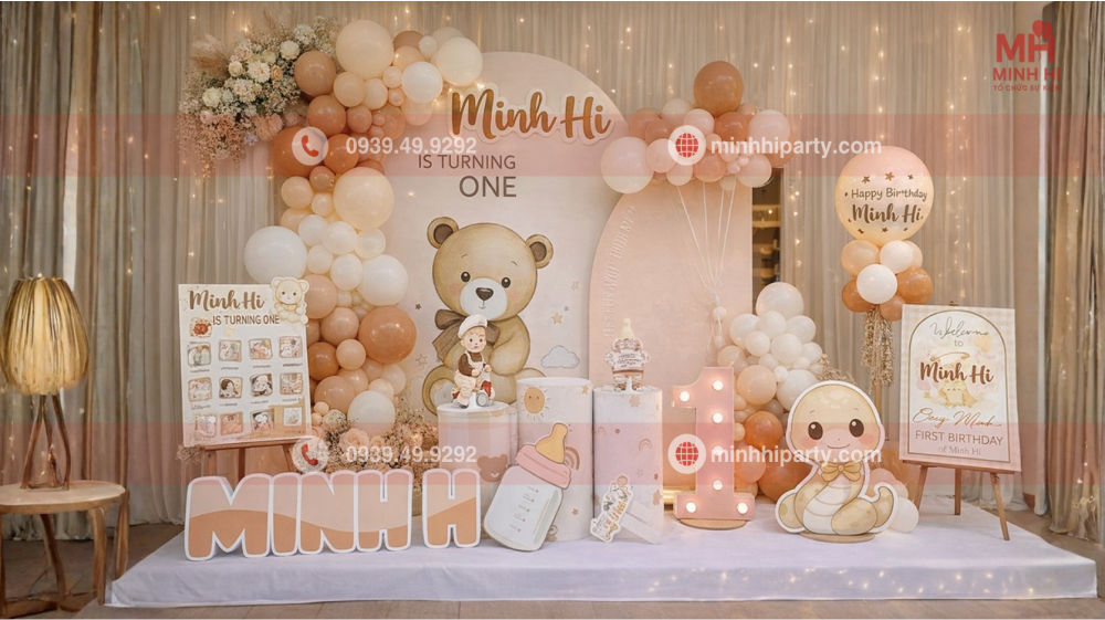 Mẫu backdground thôi nôi bé trai tuổi rắn kết hợp chủ đề hoạt hình