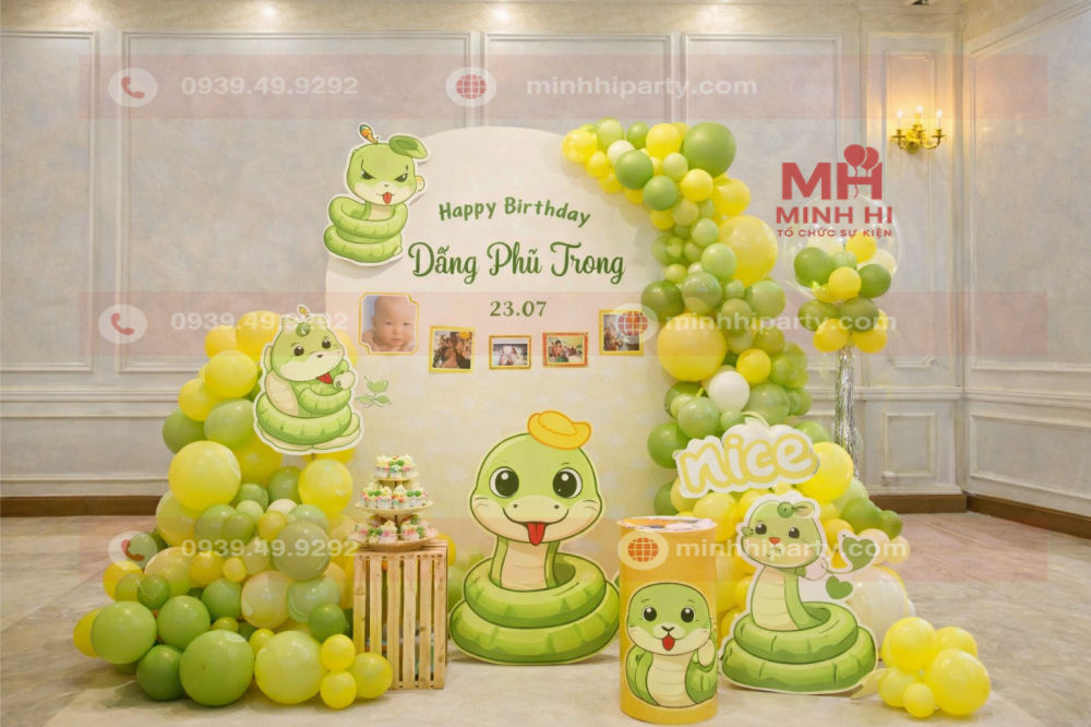 mau trang tri thoi noi be trai dang phu trong tuoi tran tone xanh vang Mẫu trang trí thôi nôi bé trai Đặng Phú Trọng tuổi Rắn với tone xanh vàng