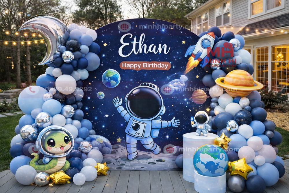 Mẫu trang trí thôi nôi cho bé trai ETHAN tuổi Rắn chủ đề vũ trụ