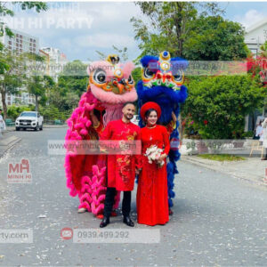Hình ảnh dâu rể chụp ảnh cùng dịch vụ lân sư rồng do Minh Hi Party cung cấp