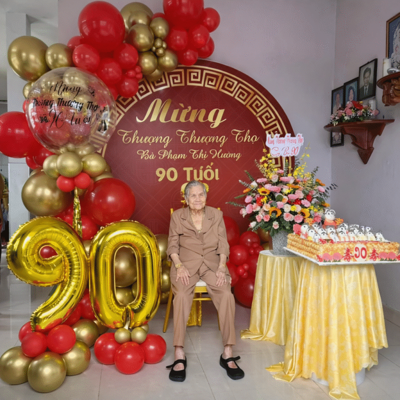 Mẫu backdrop mừng thọ tròn sang trọng  