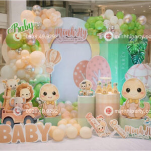 Trang trí thôi nôi bé trai tuổi rắn với mẫu background concept rừng nhiệt đới