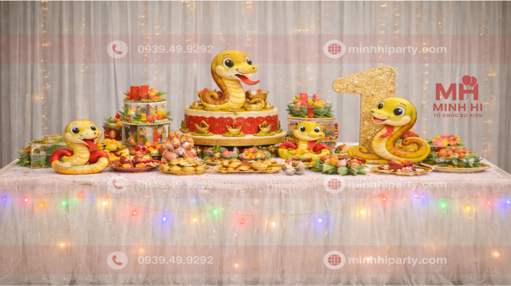 trang tri ban thoi noi be trai tuoi ran chu de phim hoat hinh tone vang Trang trí bàn thôi nôi bé trai tuổi rắn chủ đề phim hoạt hình