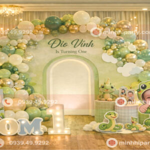 Trang trí thôi nôi bé trai DiO VINH tuổi rắn theo chủ đề hoàng gia